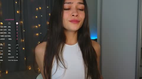 Snapshot of a_p_p_l_e chatting on 11, 12, 2024 Mila and Jess online show from 11, 12, 2024