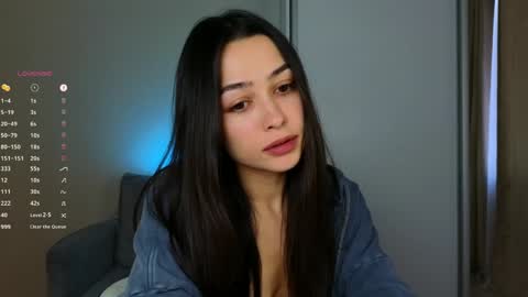 Snapshot of a_p_p_l_e chatting on 17, 12, 2024 Mila and Jess online show from 17, 12, 2024