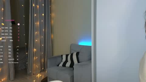 Snapshot of a_p_p_l_e chatting on 23, 12, 2024 Mila and Jess online show from 23, 12, 2024