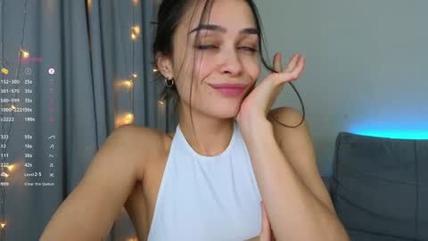 Snapshot of a_p_p_l_e chatting on 2, 1, 2025 Mila and Jess online show from 2, 1, 2025