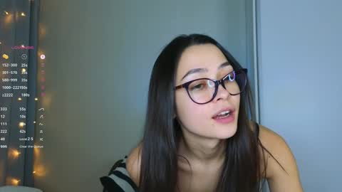 Snapshot of a_p_p_l_e chatting on 6, 1, 2025 Mila and Jess online show from 6, 1, 2025