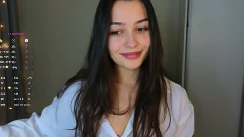 Snapshot of a_p_p_l_e chatting on 29, 1, 2025 Mila and Jess online show from 29, 1, 2025