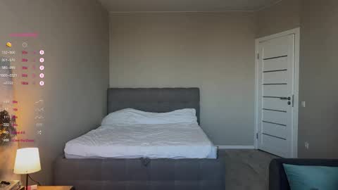 Snapshot of a_p_p_l_e chatting on 8, 10, 2025 Mila and Jess online show from 8, 10, 2025