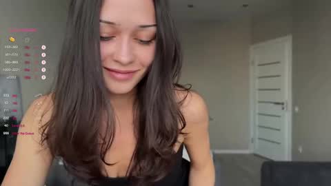 Snapshot of a_p_p_l_e chatting on 18, 10, 2025 Mila and Jess online show from 18, 10, 2025