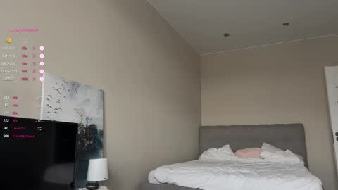 Snapshot of a_p_p_l_e chatting on 21, 10, 2025 Mila and Jess online show from 21, 10, 2025