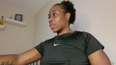 Snapshot of aafricaaa chatting on 7, 11, 2025 Sara online show from 7, 11, 2025