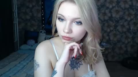 Snapshot of aalicebubble chatting on 1, 2, 2025 Alice online show from 1, 2, 2025