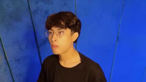 Aaron Ezequiel online show from 1, 11, 2025