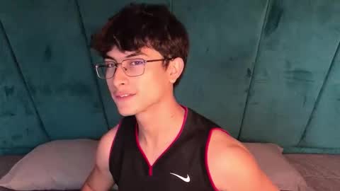 Snapshot of aaron_eze chatting on 4, 2, 2026 Aaron Ezequiel online show from 4, 2, 2026