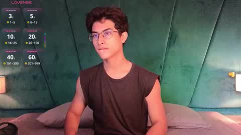 Snapshot of aaron_eze chatting on 6, 2, 2026 Aaron Ezequiel online show from 6, 2, 2026