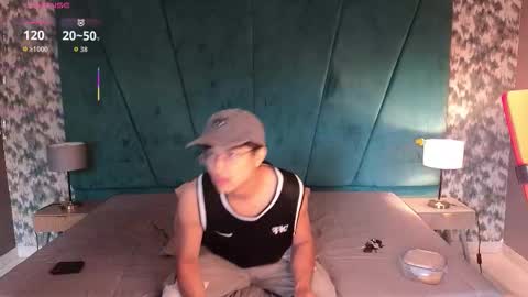 Snapshot of aaron_eze chatting on 8, 2, 2026 Aaron Ezequiel online show from 8, 2, 2026