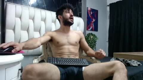 aaron_jones_1 online show from 21, 4, 2026