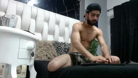 aaron_jones_1 online show from 27, 4, 2026