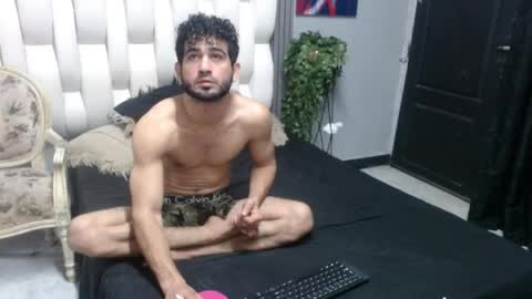 aaron_jones_1 online show from 24, 5, 2026