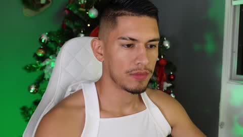 Snapshot of aaronfox_ chatting on 11, 12, 2024 AARON online show from 11, 12, 2024