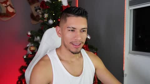 Snapshot of aaronfox_ chatting on 15, 12, 2024 AARON online show from 15, 12, 2024
