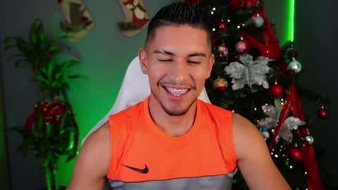Snapshot of aaronfox_ chatting on 16, 12, 2024 AARON online show from 16, 12, 2024