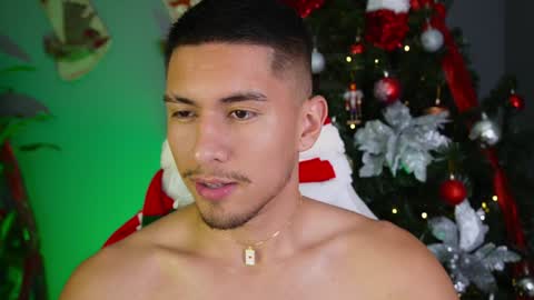 Snapshot of aaronfox_ chatting on 24, 12, 2024 AARON online show from 24, 12, 2024
