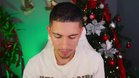 Snapshot of aaronfox_ chatting on 26, 12, 2024 AARON online show from 26, 12, 2024