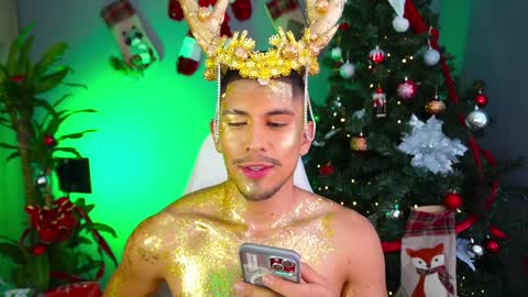 Snapshot of aaronfox_ chatting on 28, 12, 2024 AARON online show from 28, 12, 2024