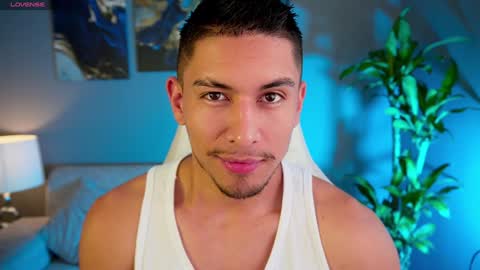 Snapshot of aaronfox_ chatting on 2, 1, 2025 AARON online show from 2, 1, 2025