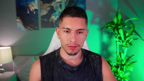 Snapshot of aaronfox_ chatting on 5, 1, 2025 AARON online show from 5, 1, 2025