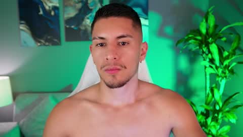 Snapshot of aaronfox_ chatting on 5, 1, 2025 AARON online show from 5, 1, 2025
