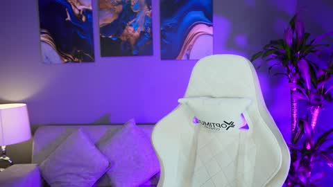 Snapshot of aaronfox_ chatting on 5, 1, 2025 AARON online show from 5, 1, 2025