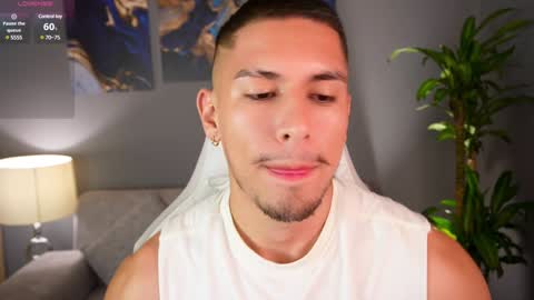 Snapshot of aaronfox_ chatting on 7, 1, 2025 AARON online show from 7, 1, 2025