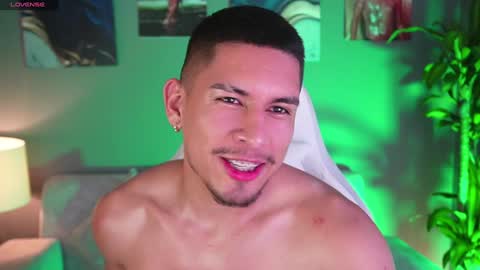 Snapshot of aaronfox_ chatting on 21, 1, 2025 AARON online show from 21, 1, 2025