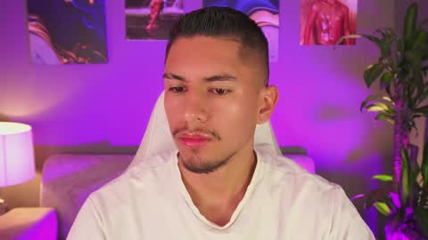 Snapshot of aaronfox_ chatting on 28, 1, 2025 AARON online show from 28, 1, 2025