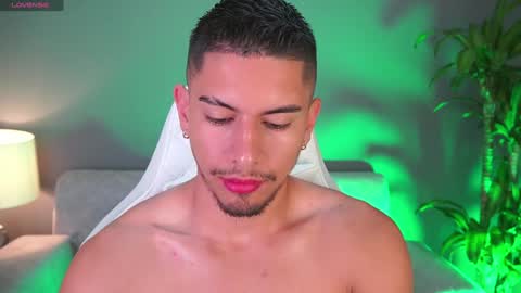 Snapshot of aaronfox_ chatting on 30, 1, 2025 AARON online show from 30, 1, 2025
