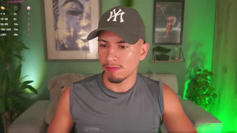 Snapshot of aaronfox_ chatting on 21, 2, 2025 AARON online show from 21, 2, 2025