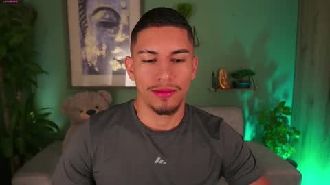 Snapshot of aaronfox_ chatting on 10, 3, 2025 AARON online show from 10, 3, 2025