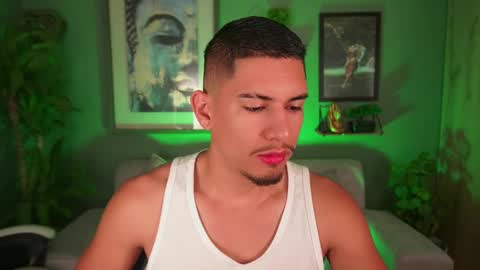 Snapshot of aaronfox_ chatting on 11, 3, 2025 AARON online show from 11, 3, 2025