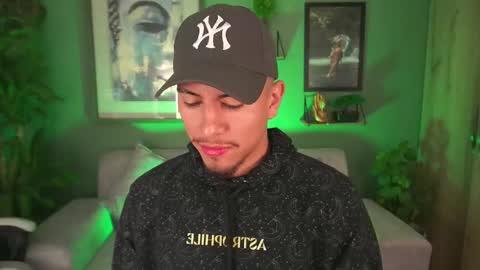 Snapshot of aaronfox_ chatting on 11, 3, 2025 AARON online show from 11, 3, 2025