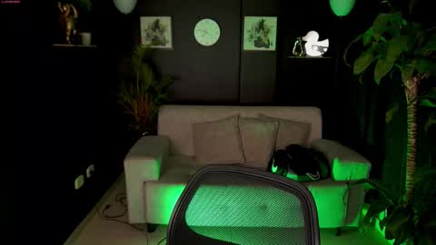Snapshot of aaronfox_ chatting on 26, 9, 2025 AARON online show from 26, 9, 2025