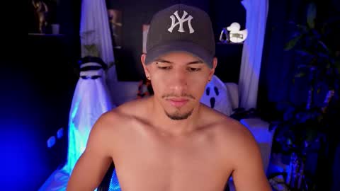 Snapshot of aaronfox_ chatting on 5, 10, 2025 AARON online show from 5, 10, 2025