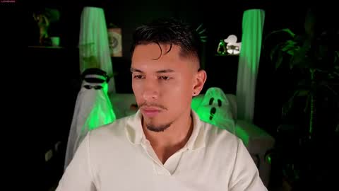 Snapshot of aaronfox_ chatting on 9, 10, 2025 AARON online show from 9, 10, 2025