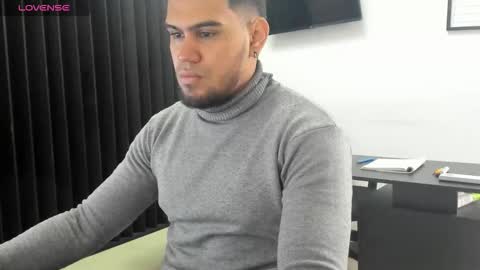 ig aaron hunter123 online show from 12, 3, 2026