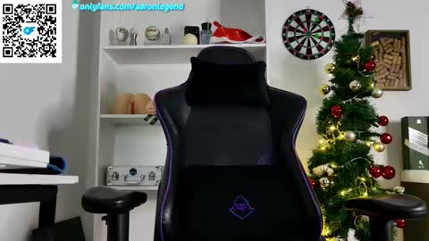 Aaron  online show from 21, 12, 2025