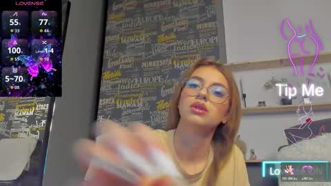 Snapshot of abbieraye chatting on 17, 10, 2025 abbieraye online show from 17, 10, 2025
