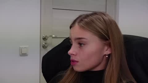 Snapshot of abby_laker chatting on 11, 1, 2025 ABBY LAKER online show from 11, 1, 2025