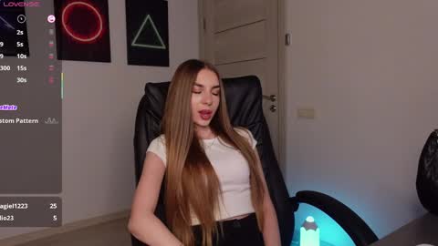 Snapshot of abby_laker chatting on 4, 3, 2025 ABBY LAKER online show from 4, 3, 2025