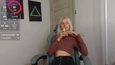 Snapshot of abby_laker chatting on 8, 10, 2025 ABBY LAKER online show from 8, 10, 2025