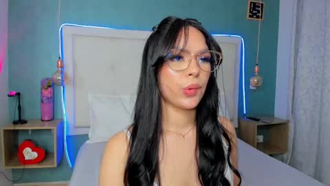 Snapshot of abbydixon1 chatting on 7, 3, 2025 Abby Dixon online show from 7, 3, 2025