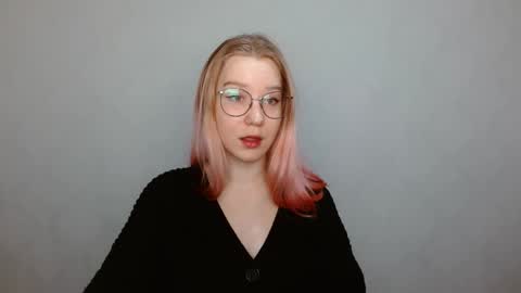 Abby Lovense is active online show from 16, 12, 2024