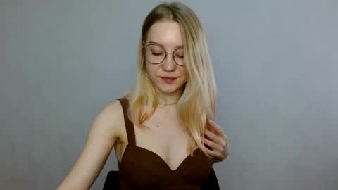 Abby Lovense is active online show from 25, 2, 2025