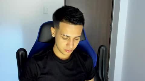 Independence model AbelAsburgo online show from 15, 2, 2025