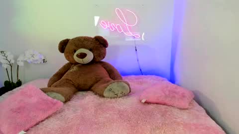  Abella and Kendra  online show from 28, 1, 2025